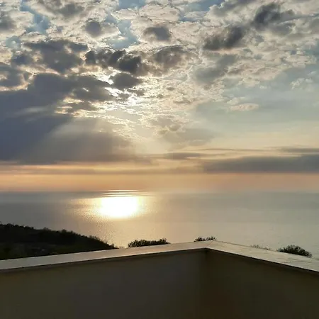 Ваканционна къща грейп хаус Бяла