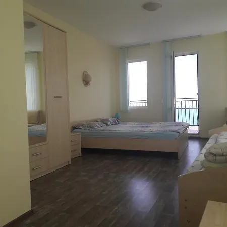 грейп хаус *