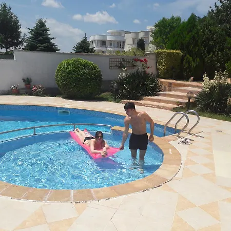 грейп хаус Бяла