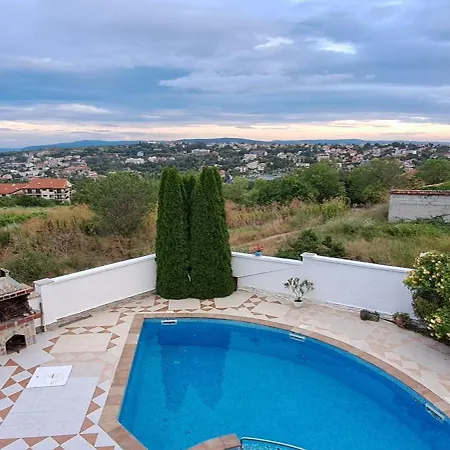 بيت للعطل Byala Grape House بايالا