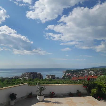 بيت للعطل Byala Grape House *